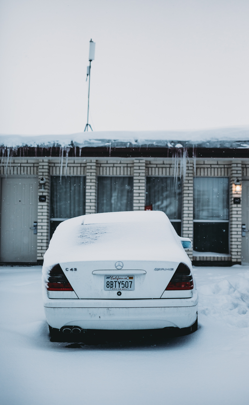 Illustration for article titled The Cautionary Tale of an Idiot, a Mercedes C43 AMG, Bald Tires and 2,000 Miles of Blizzard